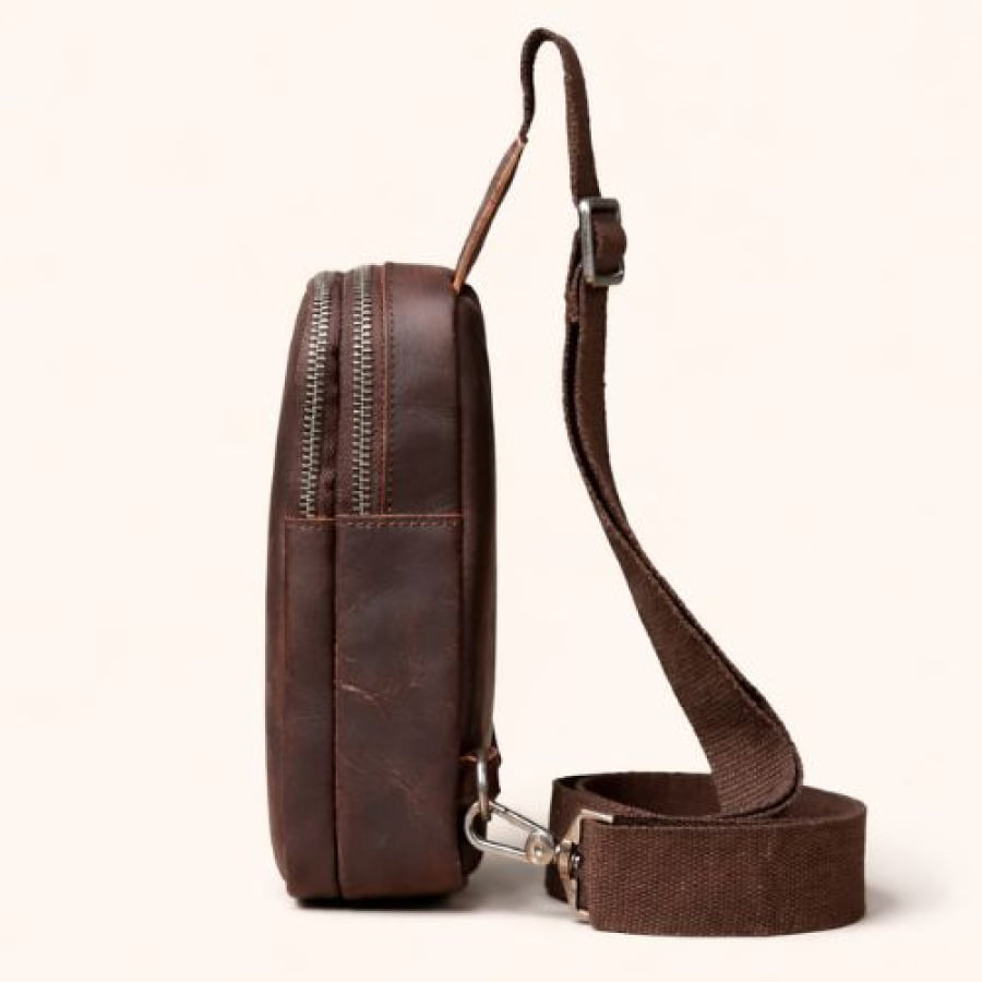 Bolsa Transversal Chest/Shoulder Bag Artesanal Couro Premium Conker Marrom Café bagm1000