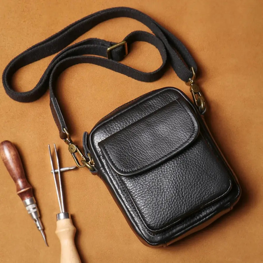 Bolsa Transversal Masculina Couro Vintage Explorer Unbu Preto bagm600