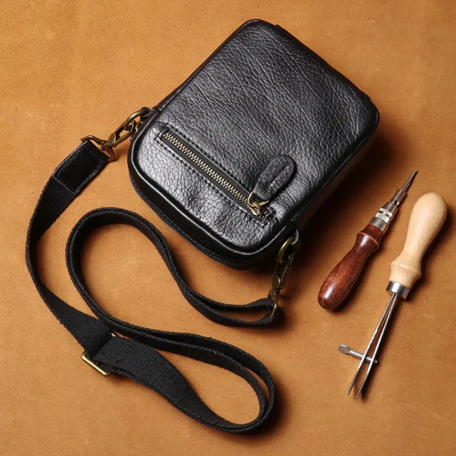 Bolsa Transversal Masculina Couro Vintage Explorer Unbu Preto bagm600