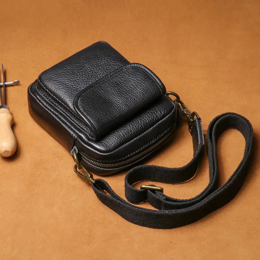 Bolsa Transversal Masculina Couro Vintage Explorer Unbu Preto bagm600